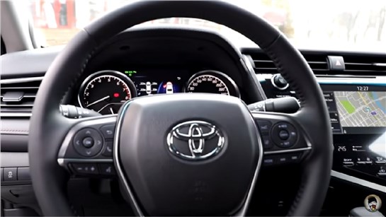 Анонс видео-теста Toyota Camry XV70. Полный разнос бестселлера!