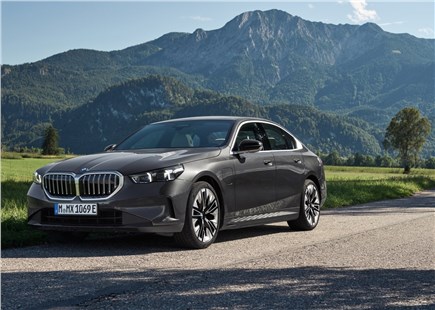 Анонс тест-драйва BMW призвала владельцев своих гибридов не парковаться рядом с домами
