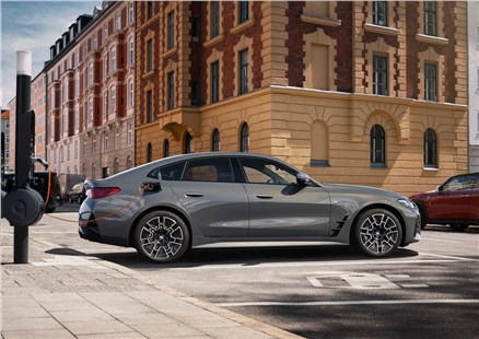 Анонс тест-драйва BMW готовит электрическое купе i4