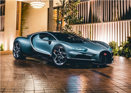 Анонс тест-драйва Bugatti Tourbillon получил «секретный» отсек с ключом активации максимальной скорости 