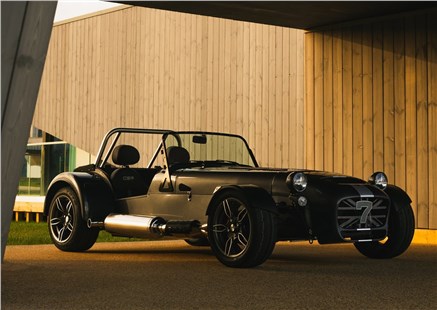 Анонс тест-драйва Caterham оснастит свои автомобили новым двигателем от Renault и Geely