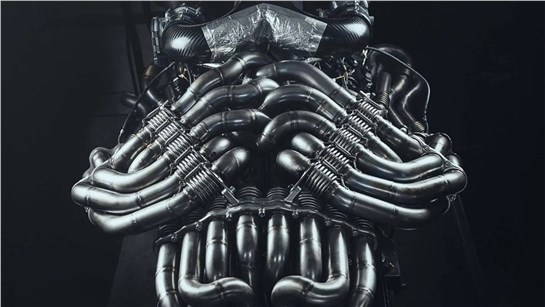 Анонс тест-драйва De Tomaso показала свой «мускулистый» V12