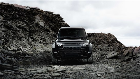 Анонс тест-драйва Land Rover представил самый черный Defender 