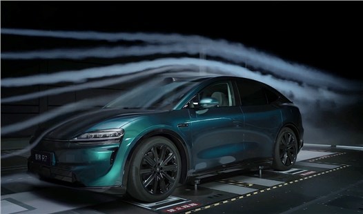 Анонс тест-драйва Luxeed R7 стал самым «обтекаемым» серийным кроссовером в мире