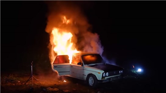 Анонс видео-теста Зажег 10.000 бенгальских огней в салоне авто