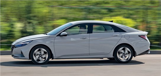 Подкаст Как Hyundai Elantra резала тонкими ломтиками бывшего конкурента Skoda Octavia