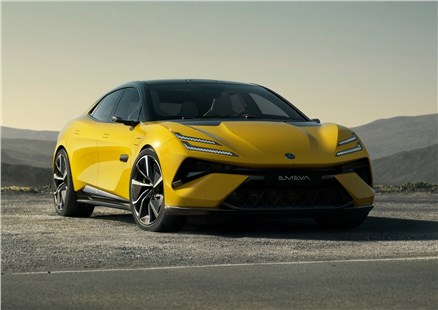 Анонс тест-драйва Lotus возвращает большие моторы. Британская марка отказалась от полной электрификации