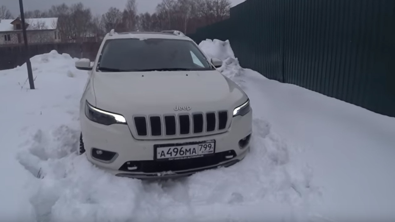Анонс видео-теста Jeep Cherokee - застряли в снегу, обзор из канавы