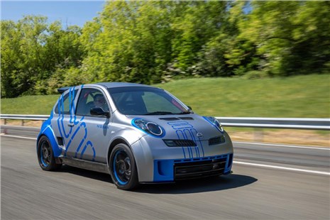 Анонс тест-драйва Nissan возродил уникальный хот-хэтч Micra 350SR в виде рестомода