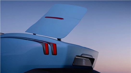 Анонс тест-драйва Rolls-Royce 15 000 раз проверит багажник родстера Nightingale