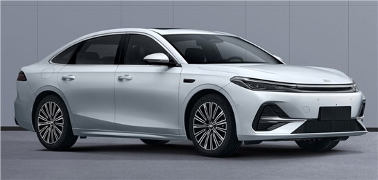 Анонс тест-драйва У Geely появится гибридный седан с запасом хода более 2100 км 