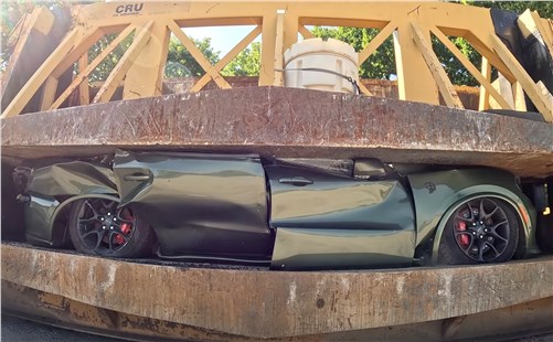 Анонс тест-драйва В США полиция публично раздавила Dodge Hellcat в качестве предупреждения уличным гонщикам