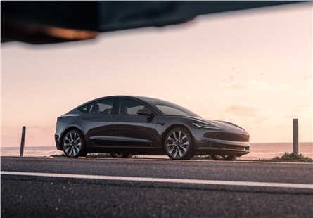 Анонс тест-драйва Tesla обвиняют в недобросовестной перепродаже лизинговых автомобилей, обещанных для роботакси