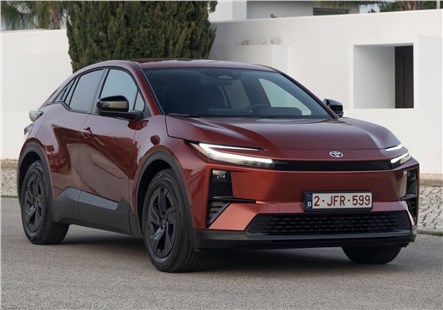 Анонс тест-драйва Toyota отзывает 10 000 электрокаров C-HR из-за риска внезапной потери мощности