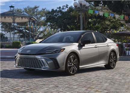Анонс тест-драйва Toyota подала заявки на товарные знаки. Готовится к возвращению на российский рынок?
