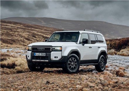 Анонс тест-драйва Продажи Toyota снижаются четвертый месяц подряд из-за слабого спроса в Китае и на Ближнем Востоке