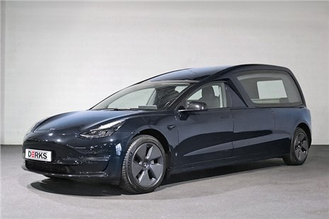 Анонс тест-драйва DERKS UITVAARTMOBILITEIT | Tesla Hearse 3