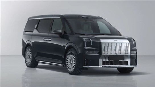 Анонс тест-драйва Zeekr готовит 925-сильную версию минивэна 009