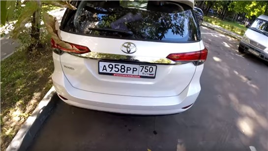 Анонс видео-теста Toyota Fortuner как семейный автомобиль