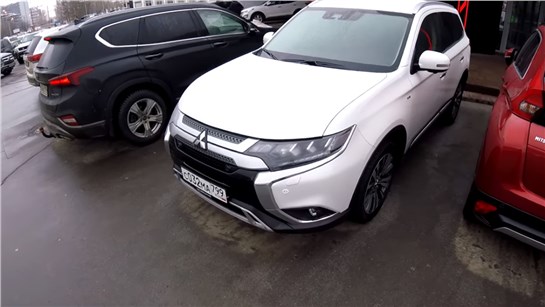 Анонс видео-теста Взял Mitsubishi Outlander GT - заплутал в Москве