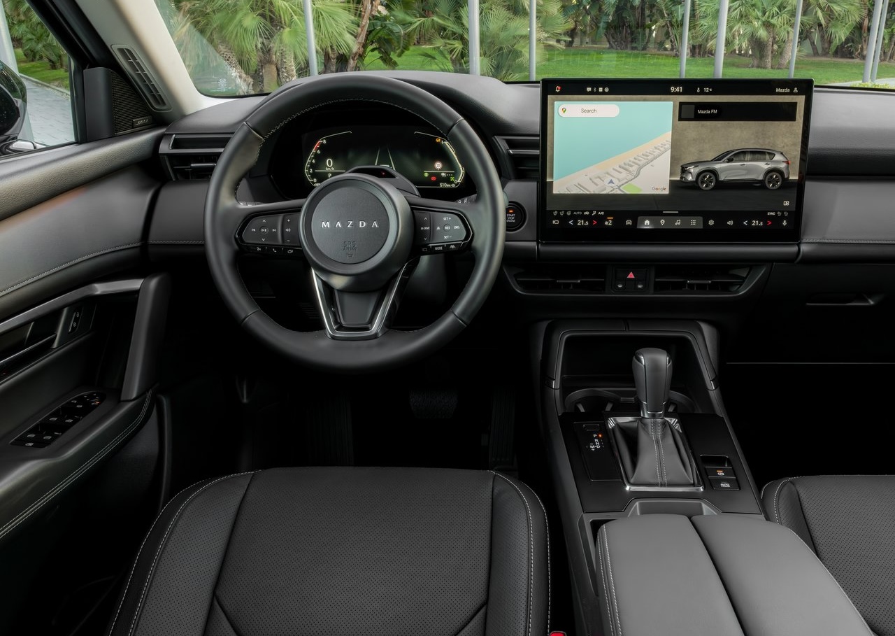 Анонс тест-драйва Mazda объяснила отказ от кнопок. В компании считают сенсорные экраны безопаснее