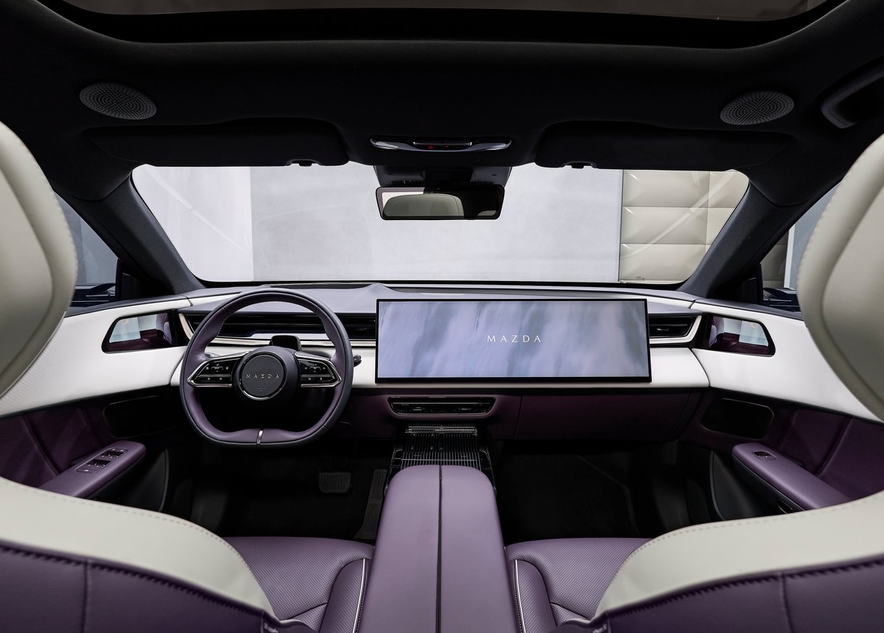 Анонс тест-драйва Mazda делает ставку на большие экраны