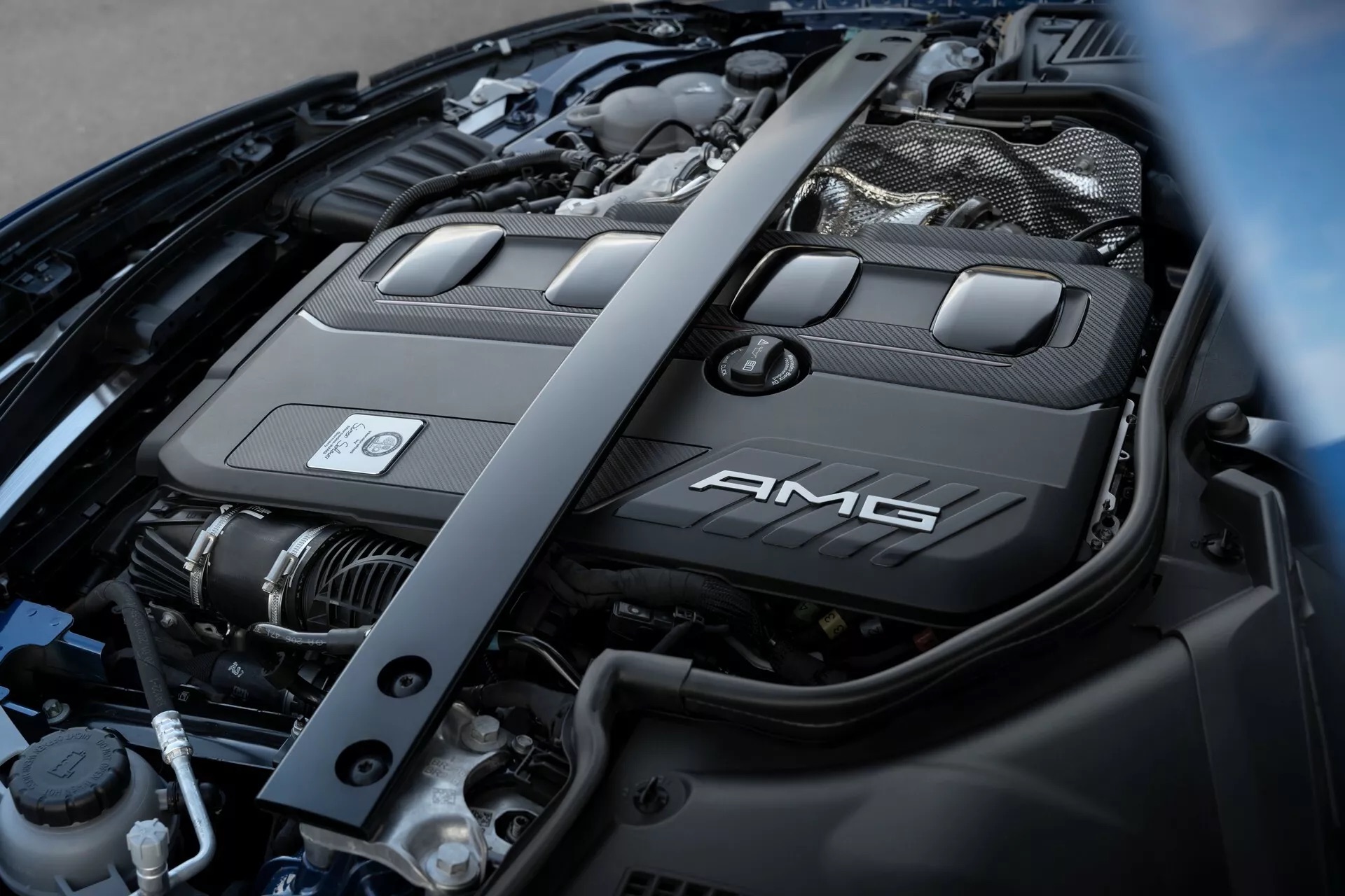 Анонс тест-драйва Mercedes-AMG готовит возвращение V8 для C63 и E63