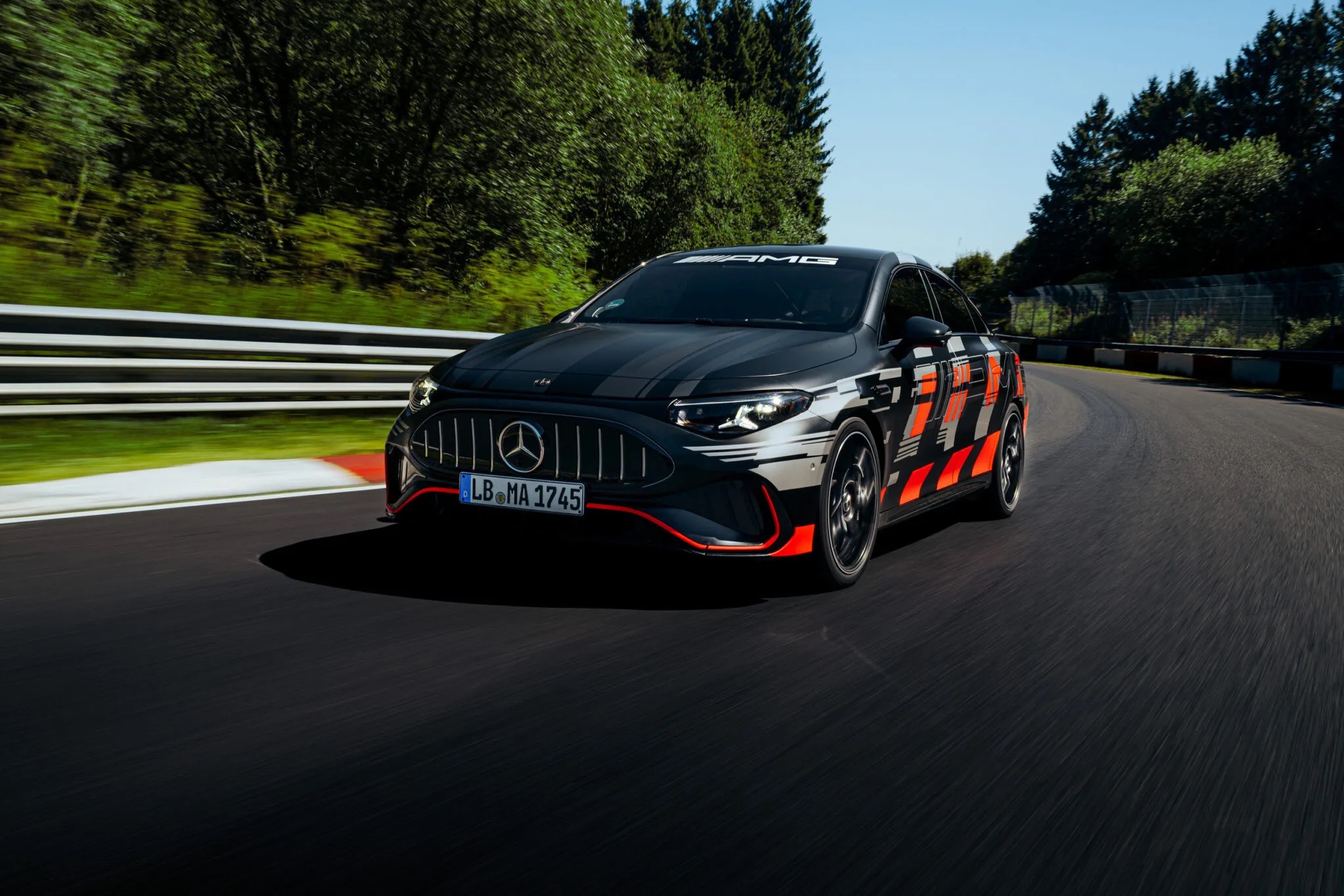 Анонс тест-драйва Электрический Mercedes AMG CLA 45 установил рекорд Нюрбургринга