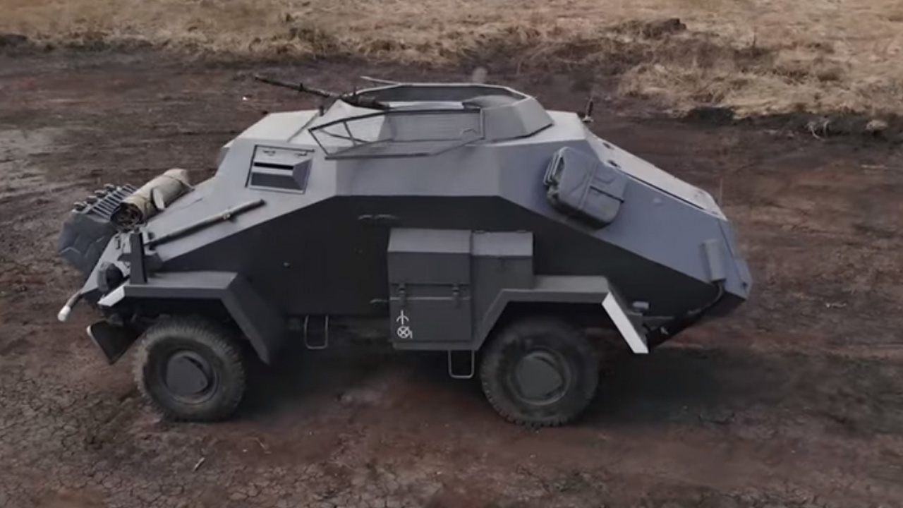 Анонс видео-теста Самодельный танк на базе УАЗ. Обзор немецкого военного броневика.