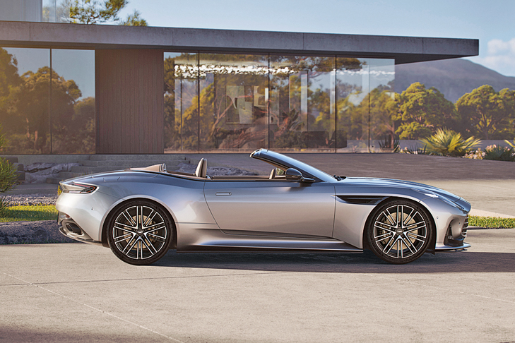 Анонс тест-драйва Aston Martin DB12 Volante