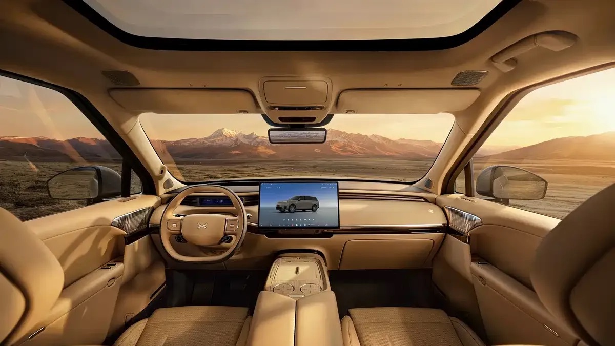 Анонс тест-драйва Xpeng показала интерьер флагманского кроссовера GX
