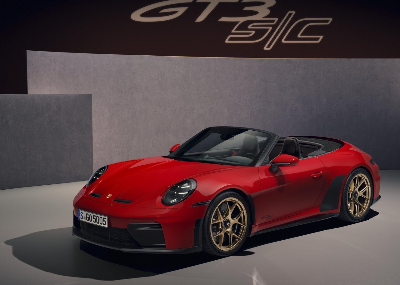 Анонс тест-драйва Porsche рассказал, станет ли 911 электрокаром