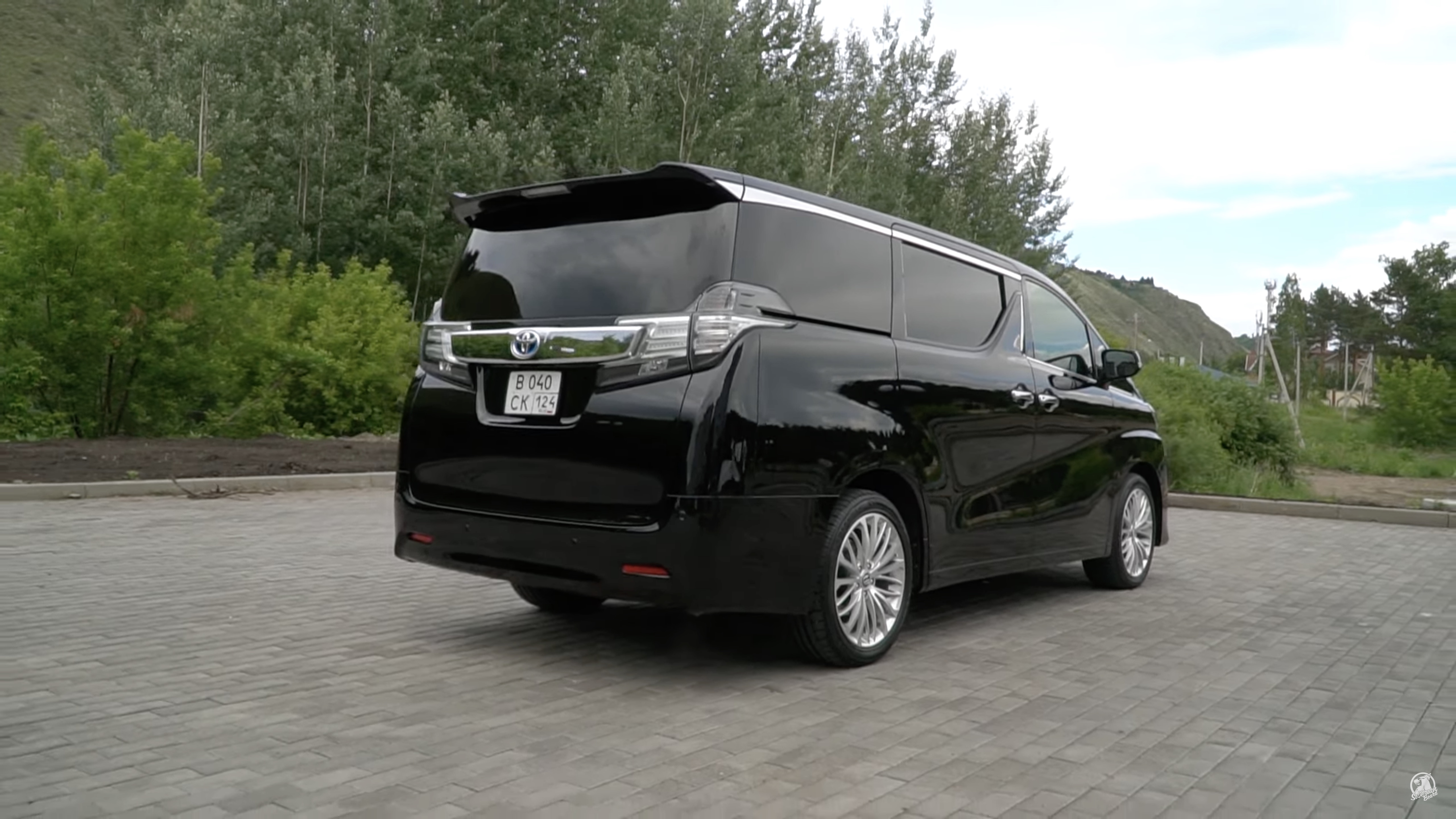 Анонс видео-теста Краун в кузове минивена Toyota Vellfire