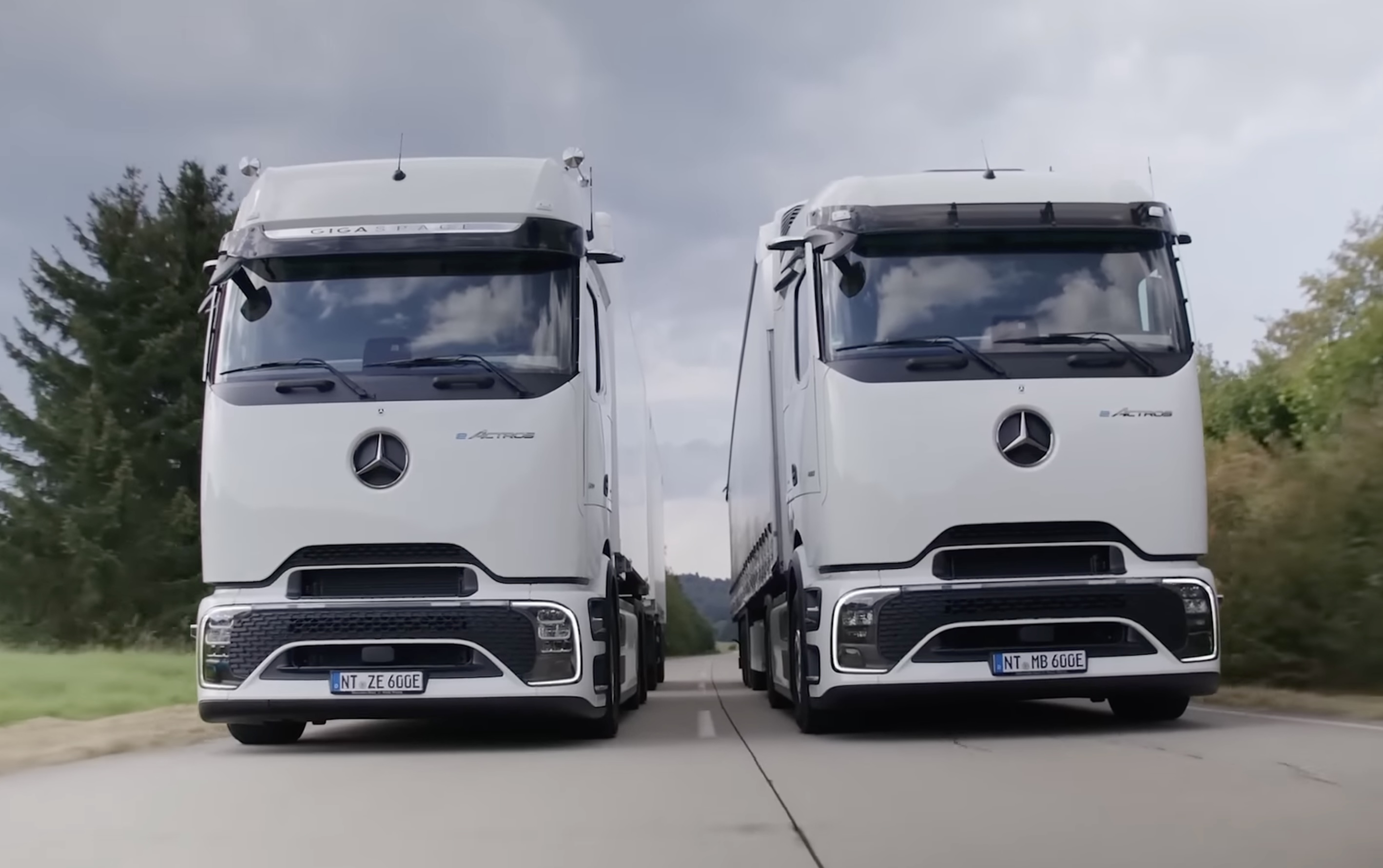Анонс тест-драйва Электрический грузовик Mercedes-Benz eActros 600 проехал задним ходом почти 125 км и вошел в Книгу рекордов Гиннесса