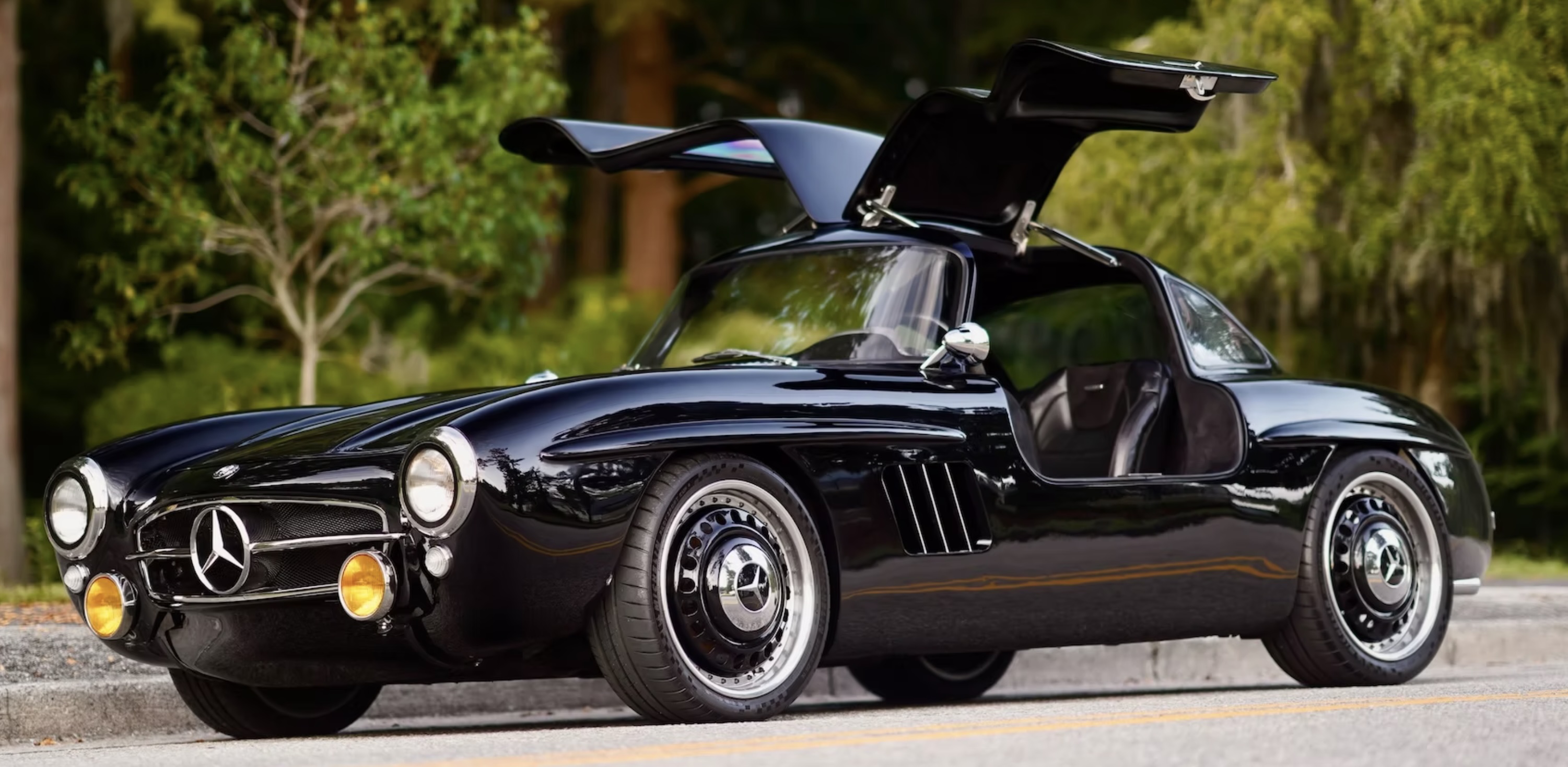 Анонс тест-драйва Реплику Mercedes-Benz 300 SL построили на базе SLK 55 AMG и оценили почти в 300 тыс. долларов