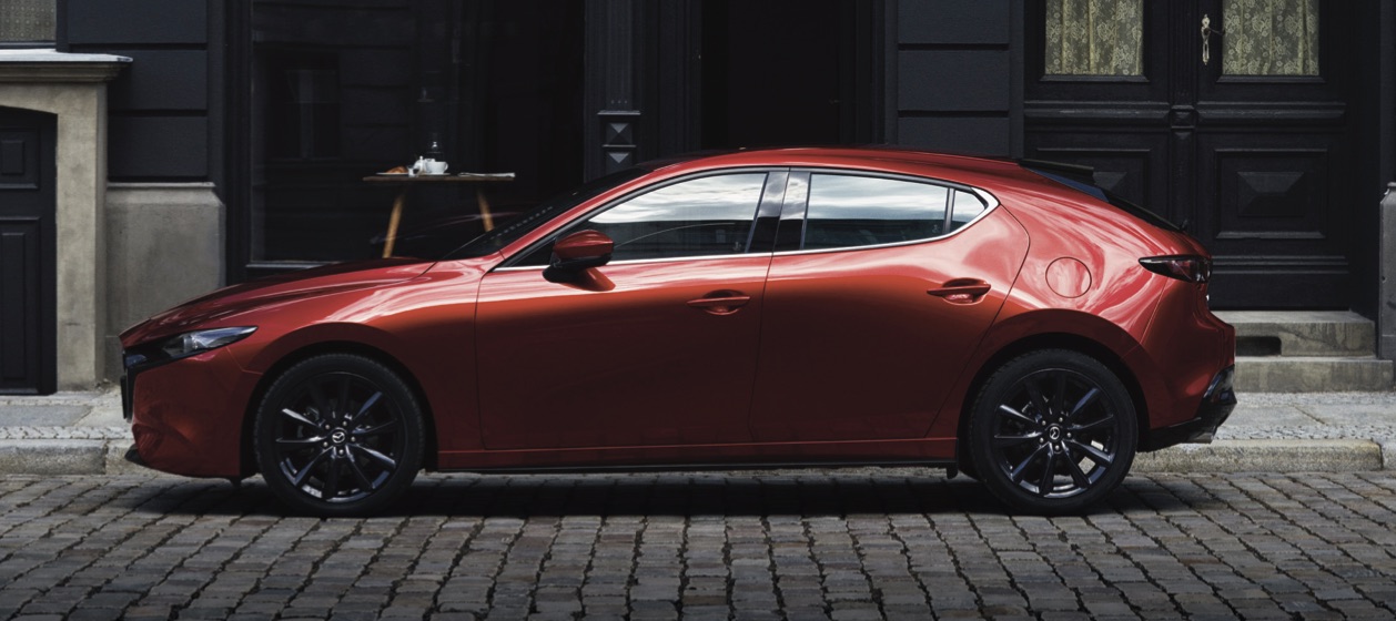 Анонс тест-драйва Mazda 3 получила точечные изменения вместо нового поколения