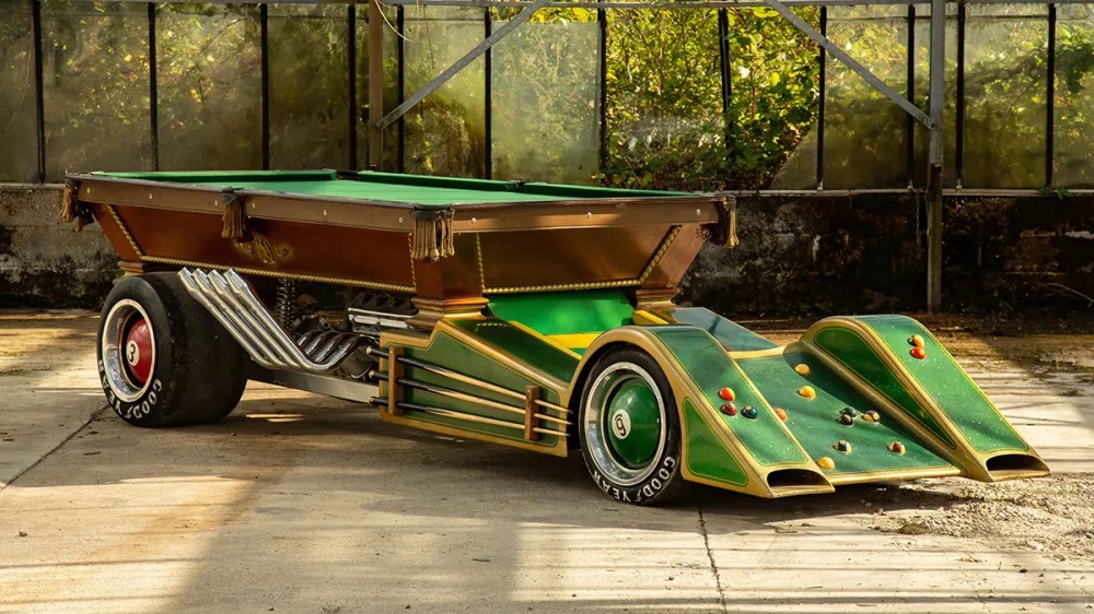 Анонс тест-драйва Хот-род с бильярдным столом от создателя Бэтмобиля уходит на аукцион