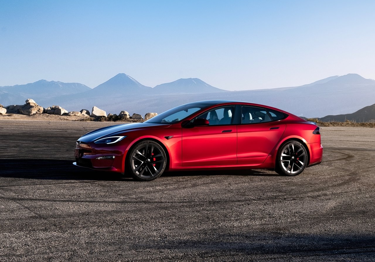 Анонс тест-драйва Трамп продает свой красный Tesla Model S из-за конфликта с Маском