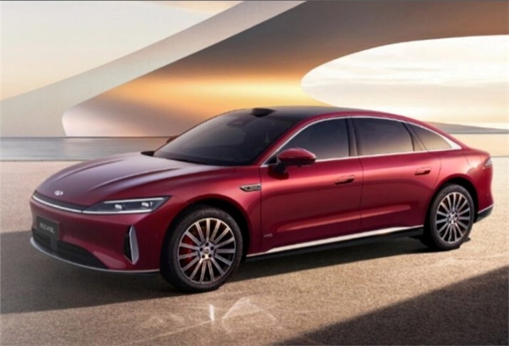 Chery рассказала, во сколько обойдется новый гибридный седан Fulwin A9L с запасом хода 2000 км