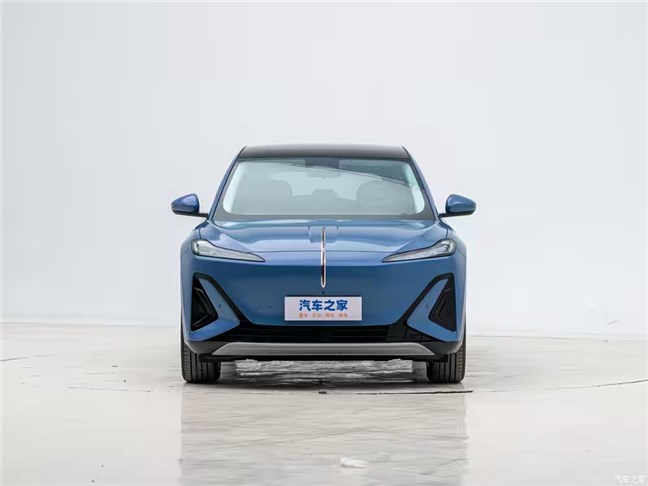 Hongqi выпустил электрический кроссовер с запасом хода 700 км