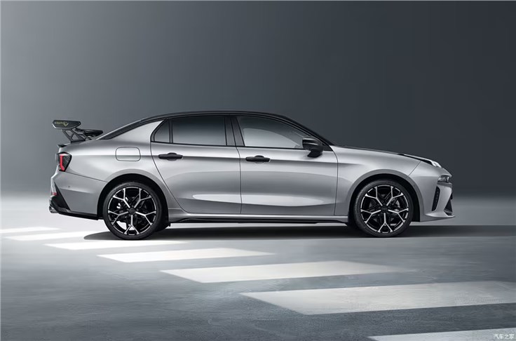 Lynk & Co 03 получил большое антикрыло