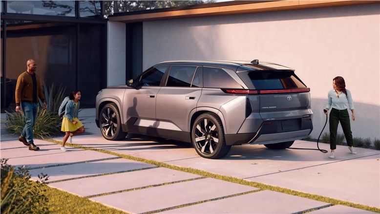 Toyota опровергла новый перенос Highlander EV и пообещала вывести электрокроссовер на рынок в 2027 году