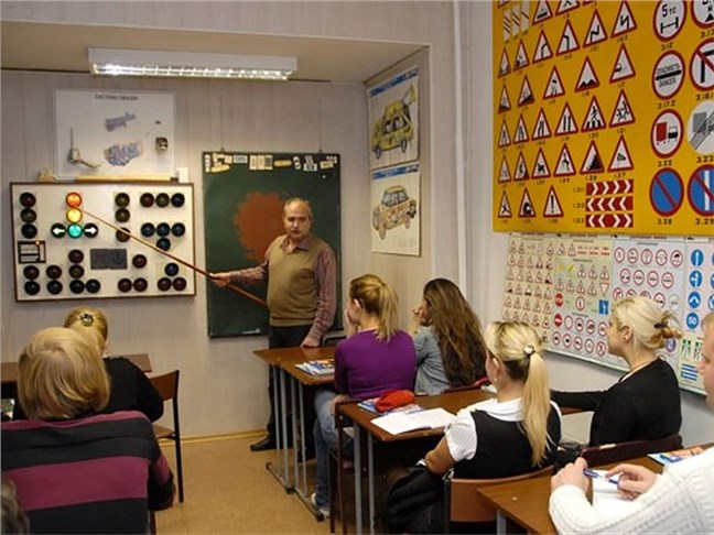 Стали известны критерии оценивания автошкол