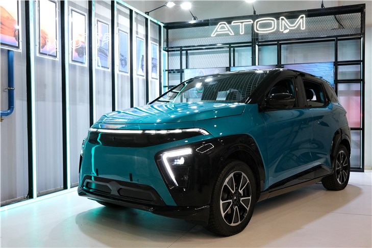 В электромобиле Атом появятся российские стекла с технологией AR HUD