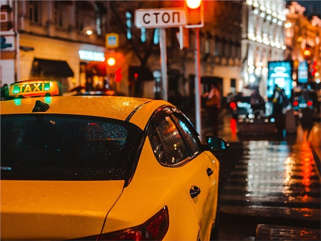 Таксопарки просят отсрочку: рынок такси готовится к локализации с оговорками