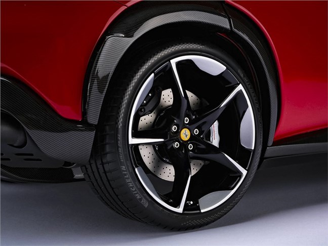 Ferrari откладывает запуск своего второго электромобиля из-за отсутствия спроса