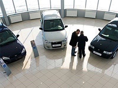 Российский авторынок впервые в году преодолел отметку в 100 000 проданных автомобилей