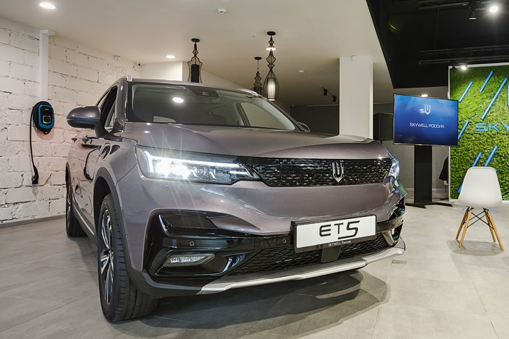 Первое знакомство с электрическим SUV из Поднебесной