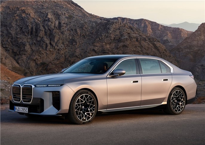 Кризис немецкого автопрома набирает обороты: BMW сократит около 8000 сотрудников