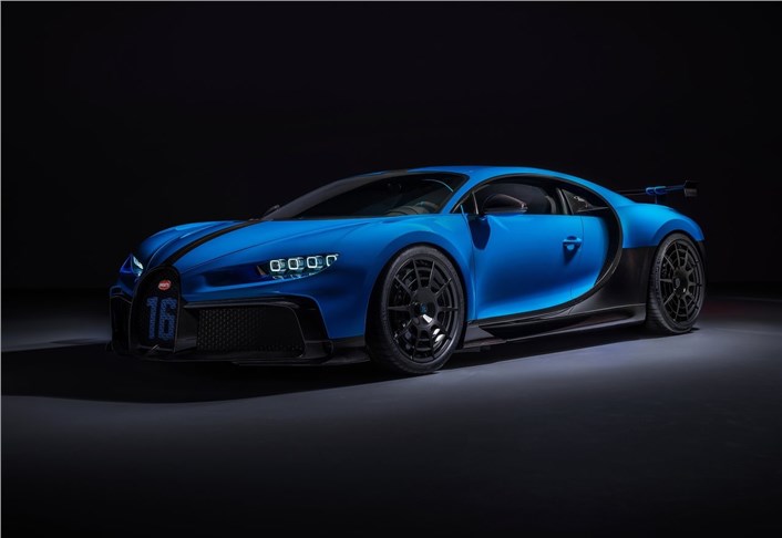 Глава Bugatti бросился догонять свой угнанный Chiron на Porsche 911